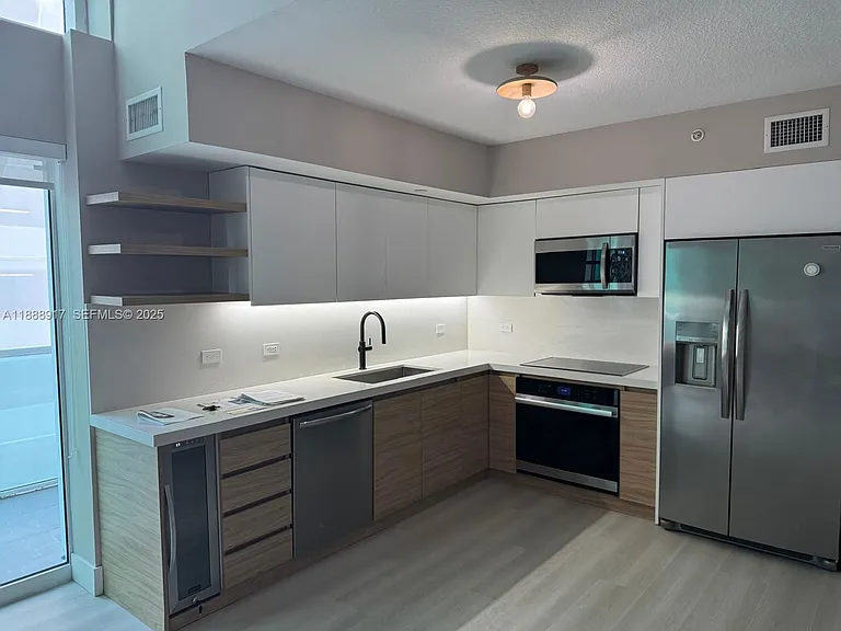 41 SE 5th St #501 — Photo 1