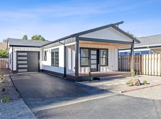 327 SE Oar Ave, Lincoln City, OR 97367