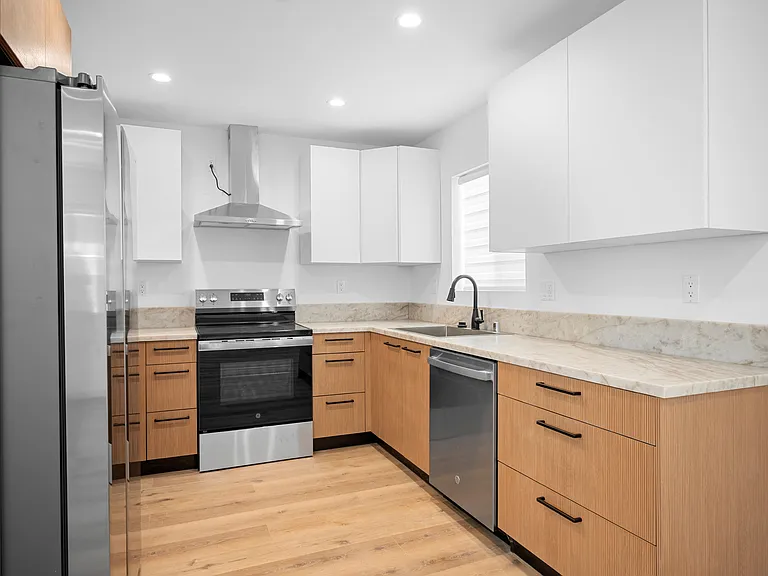 11049 Yarmouth Ave #49 — Photo 11