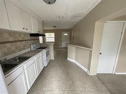 3rd image of 3138 W 15th St