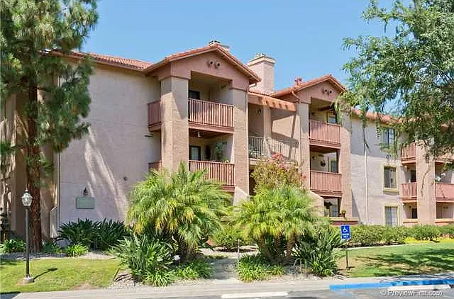 12071 Alta Carmel Ct #82