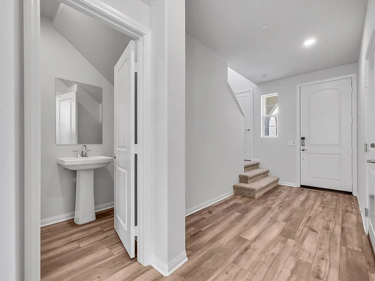 438 Meyer Pl — Photo 3