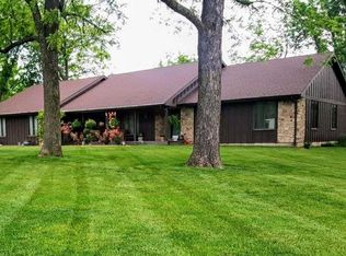 27990 Hackberry Dr, Sedalia, MO 65301