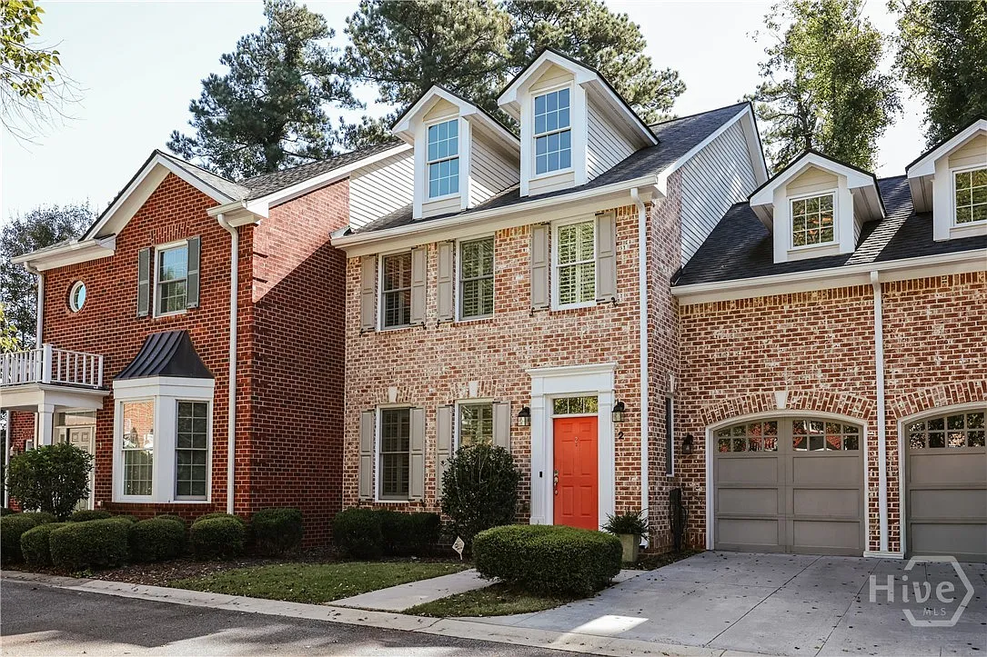 3 bed, 2.5 bath, 2175 sqft, $2,200 — Photo 1