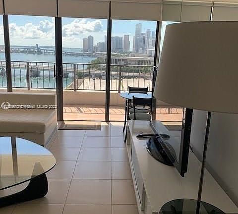 4th image of 555 NE 15th St APT 14H