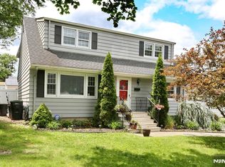 138 N Vivyen St, Bergenfield, NJ 07621