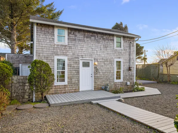 413 NW 6th St, Newport, OR 97365