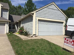2540 Pine Cir, Urbandale, IA 50322