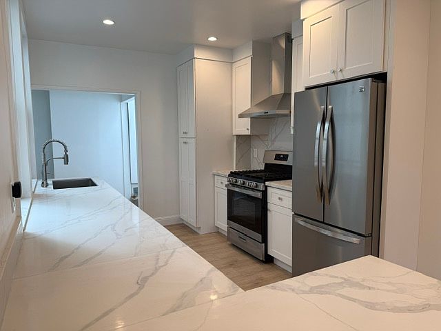 kitchen peninsula