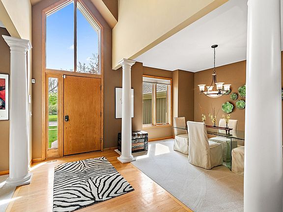 2nd image of 851 Hampton Crse