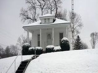 15 S College St, Cambridge City, IN 47327