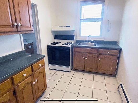 4th image of 401 W Essex St #1