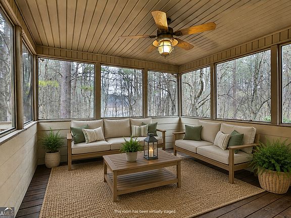 5th image of 120 Meadow View Gln