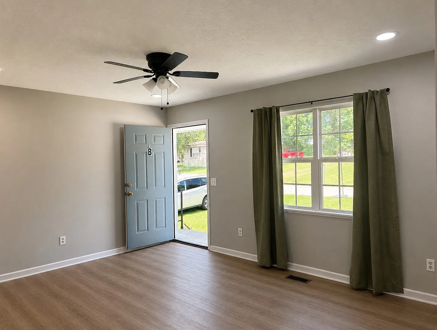 2 bed, 720 sqft, $1,200 — Photo 2