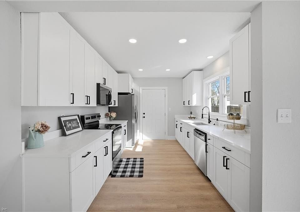 1st image of 2220 Battery Park Rd