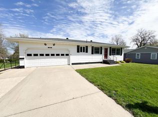 208 E 2nd St, Adrian, MN 56110