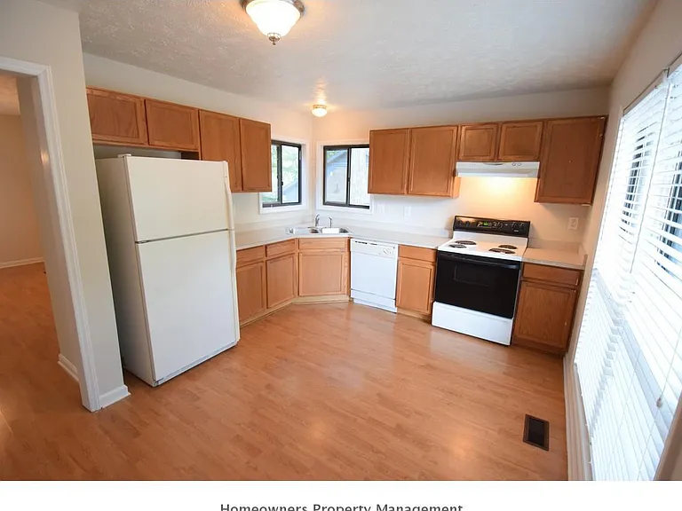 5840 Horton Pl — Photo 6