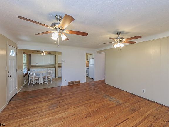 4th image of 2810 Klusner Ave