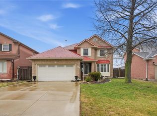 138 Rowntree Dr, Hamilton, ON L8W2N6