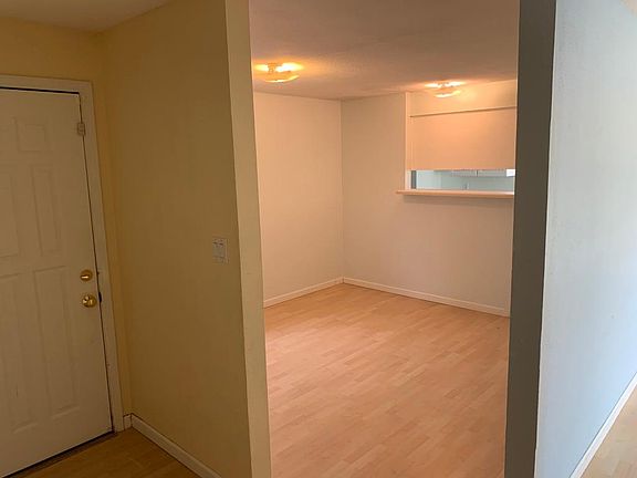 Entry way/dining room