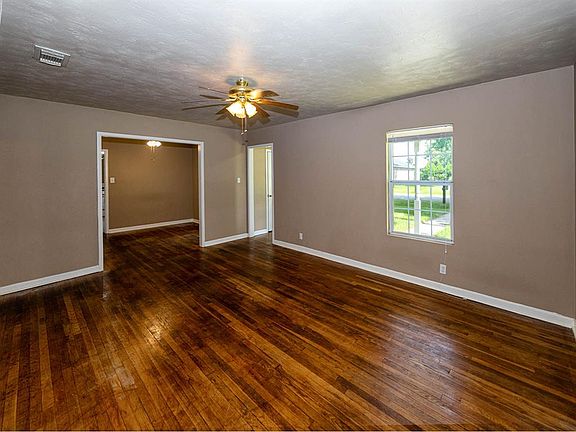 5th image of 12618 Langford St
