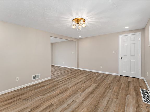 4th image of 439 Elwood Dr