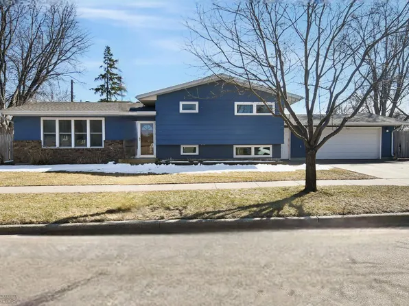 210 29th Ave N, Fargo, ND 58102