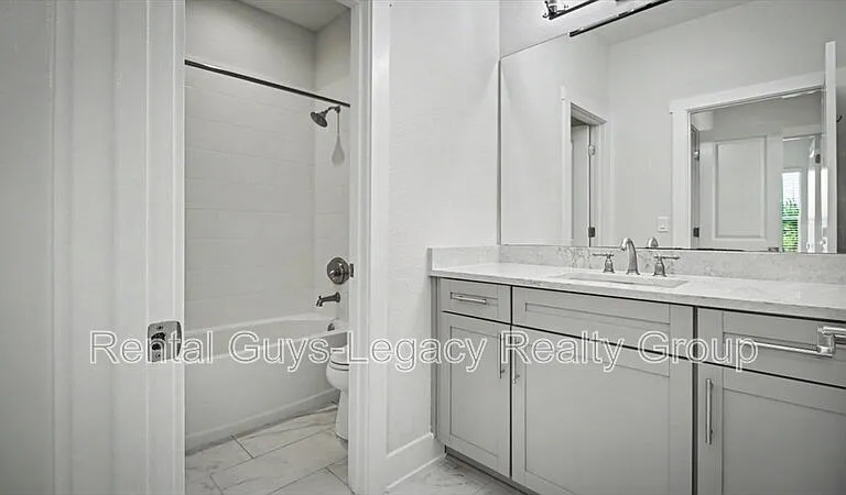 409 Crestview Dr — Photo 21