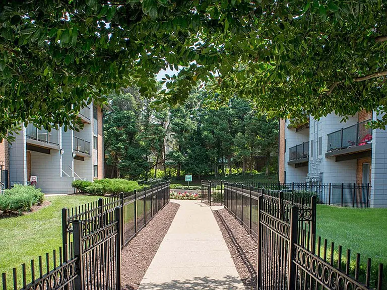 Central Gardens II — Photo 8