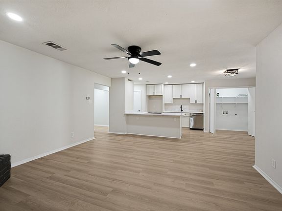 4th image of 1013 N Knowles Dr