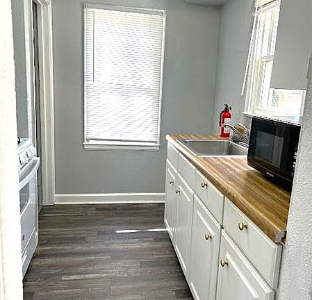 5th image of 710 Greenfield Ave