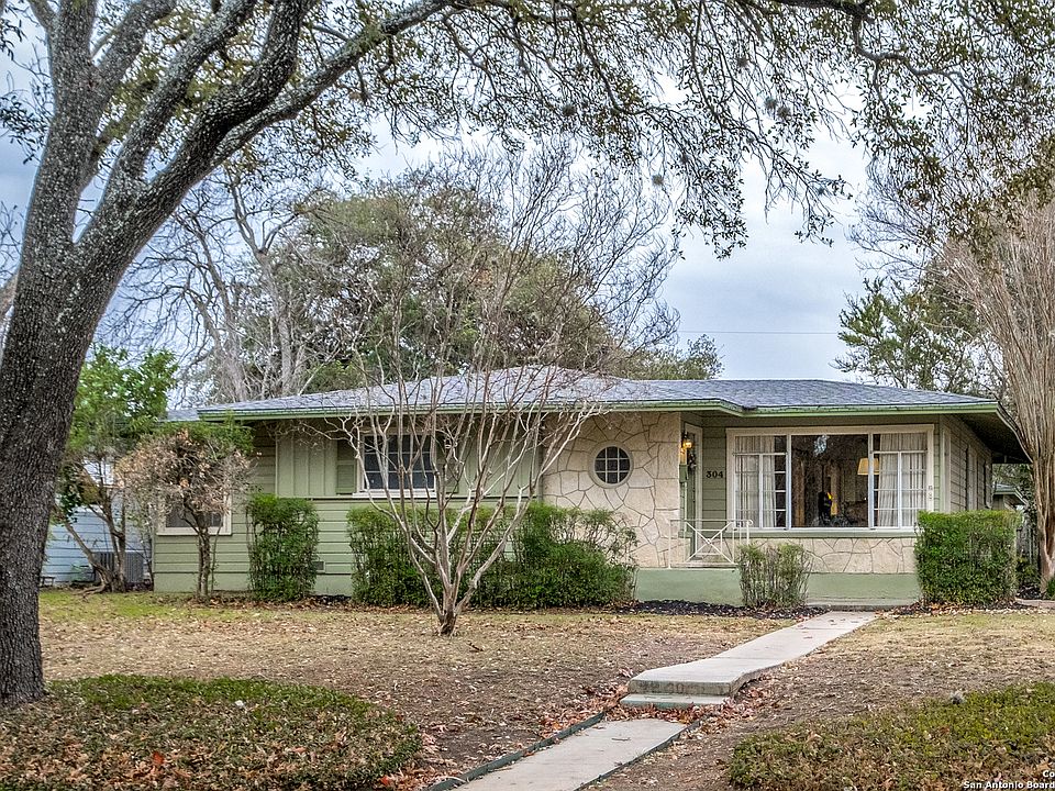 1st image of 304 Larchmont Dr