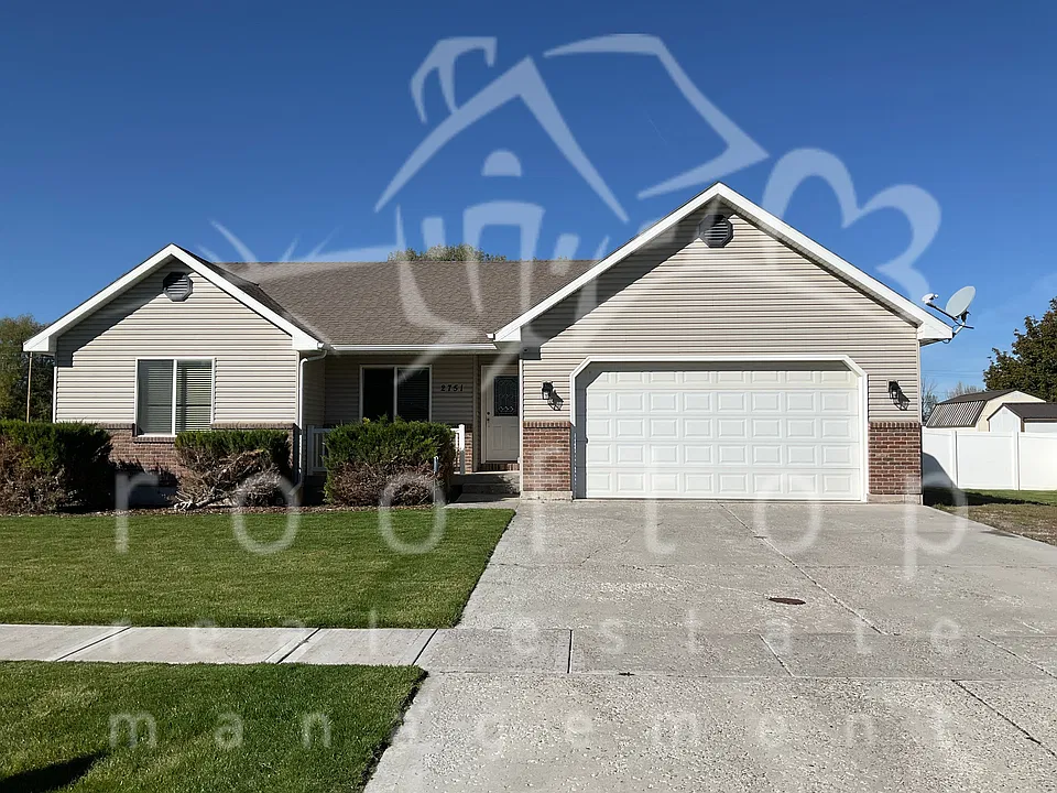 2751 N Midnight Blue Dr