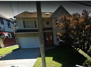 10 8th St, New Hyde Park, NY 11040