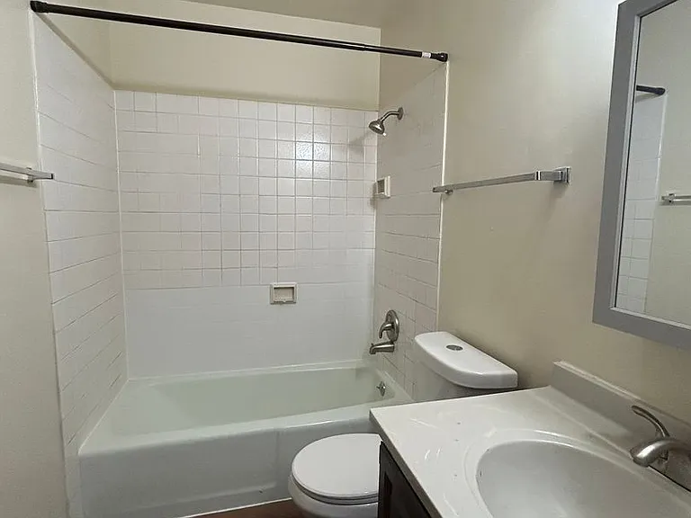 1300 Getzelman Dr — Photo 7