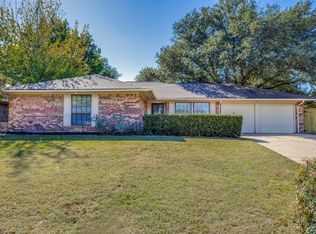 7520 Pear Tree Ln, Fort Worth, TX 76133