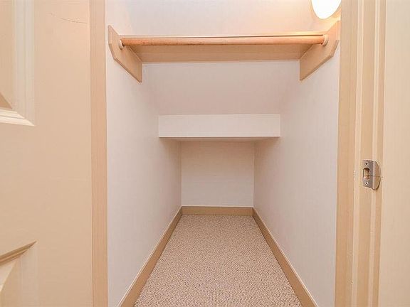 5th image of 840 W 25th St Unit C
