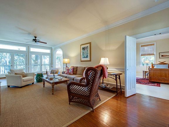 Additional Living Room Photo