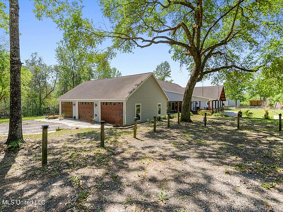 3rd image of 19649 Busby Rd