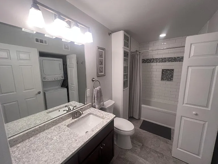 715 N Milwaukee St #302 — Photo 28