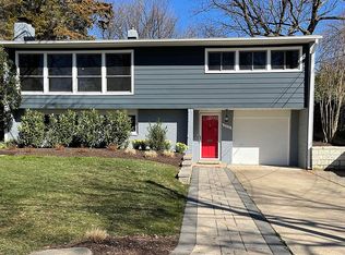 2935 Viewpoint Rd, Alexandria, VA 22314