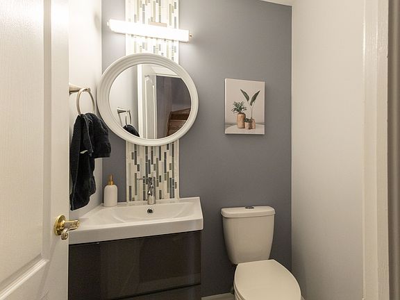 3rd image of 6 Leonard St Unit 35