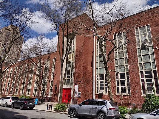 Rented by Luxian International Realty LLC | media 84