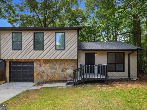 600 Maple Dr, Stone Mountain, GA 30083