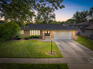 8558 Harvest Ln, Darien, IL