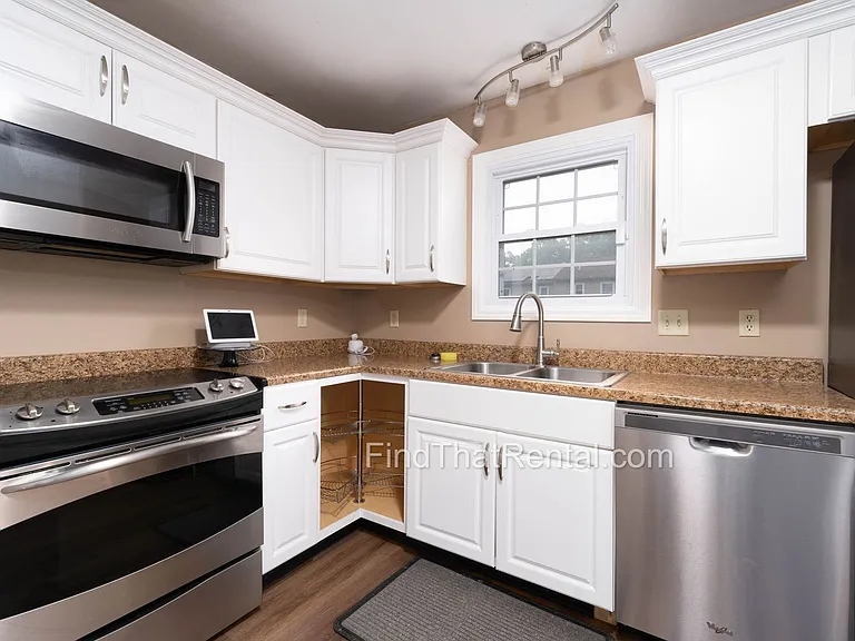 1030 Northfield Dr — Photo 9