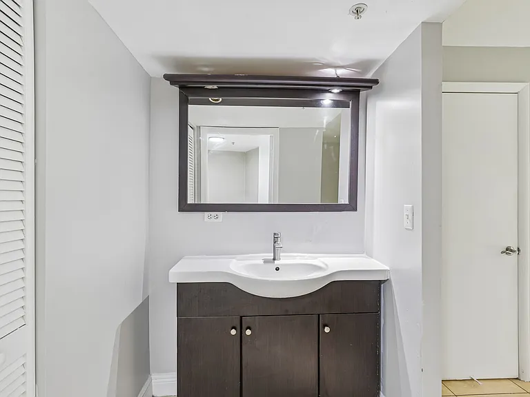 The Oaks Condominium — Photo 33