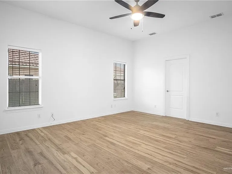 3316 Zoe Ave — Photo 12