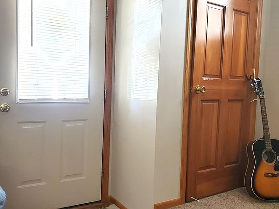 3rd image of 952 Conner St