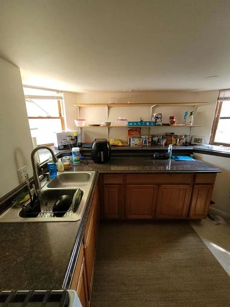 Spacious kitchen - 4127 N Lawndale Ave